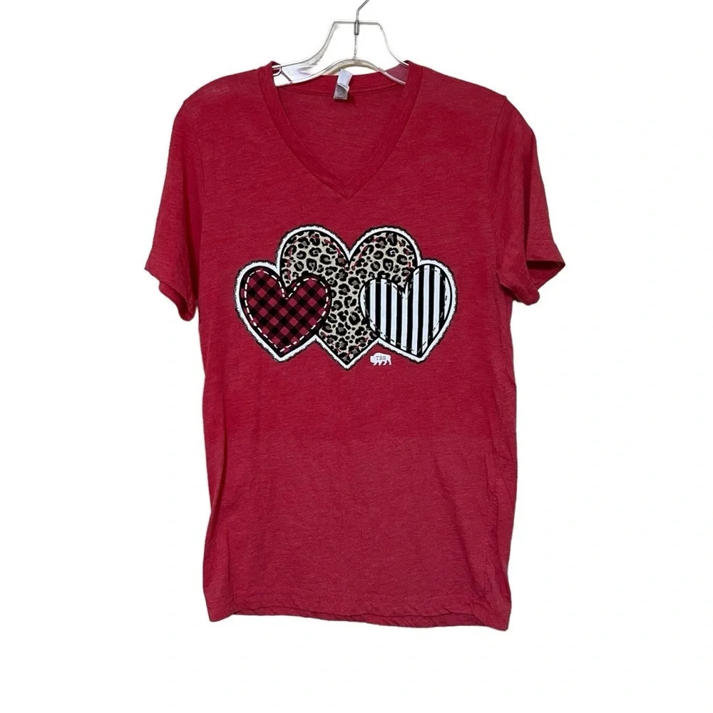 Bella Canvas Red Heart Graphic V-Neck Tee Shirt Small Buffalo‎ Plaid Leopard Art